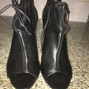 Leather Open Toe w Tie